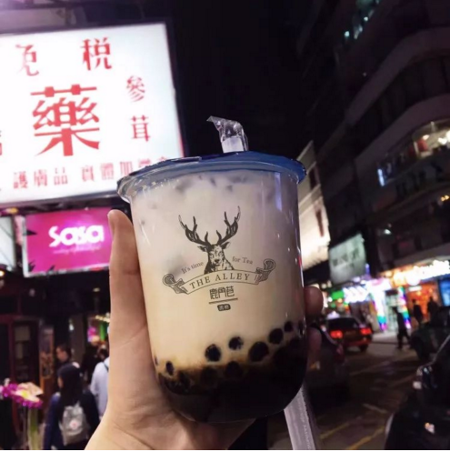 <b>鹿角巷加盟，精挑细选好奶茶</b>